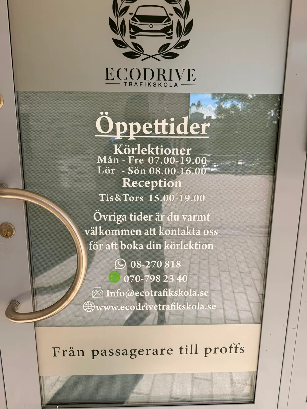 Upphämtningsplats vid kontoret på Gjutarplan 4 i Kallhäll centrum